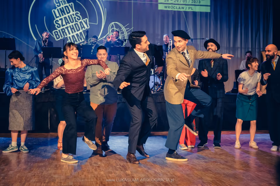 Lindy Hop Warszawa - Sylwia Roz występ taneczny