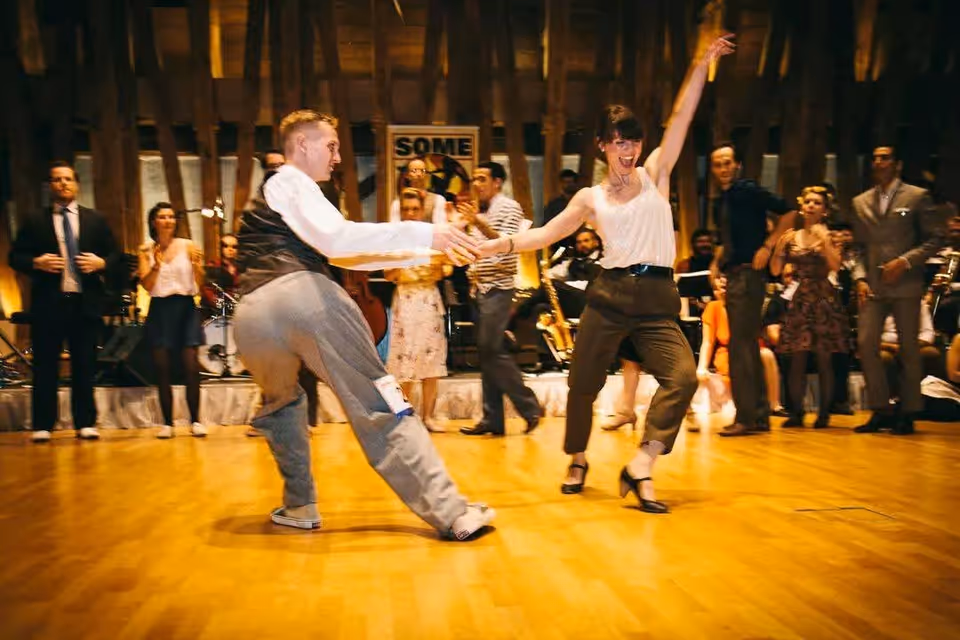 Lindy Hop dance lessons Warsaw Poland